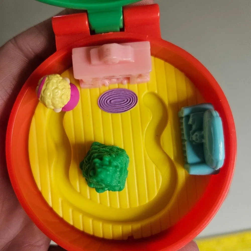 Vintage 1993 Polly Pocket McDonald's Christmas Wreath Locket Bluebird Toys Green